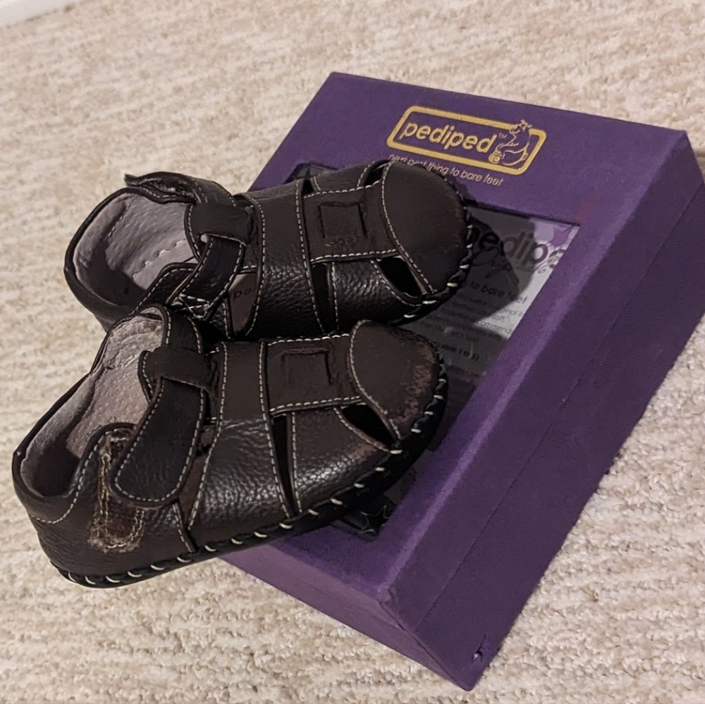 Pediped soft soled leather shoes 6-12 mos